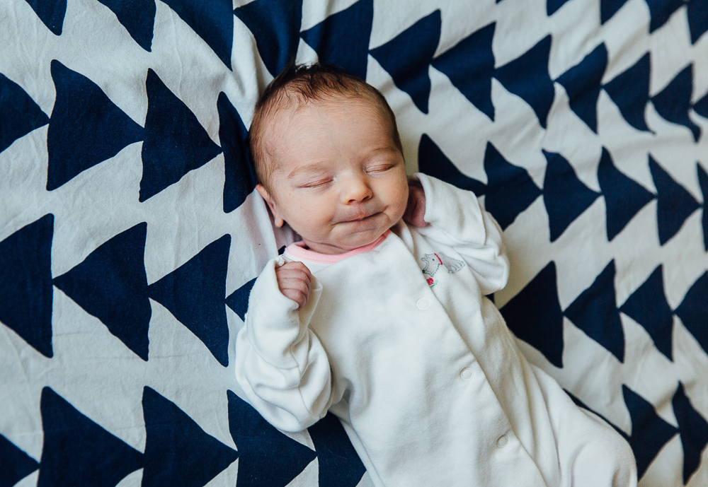 NEWBORN BABY GIRL CHEVRON QUILT FAMILY PHOTOGRAPHER KENT